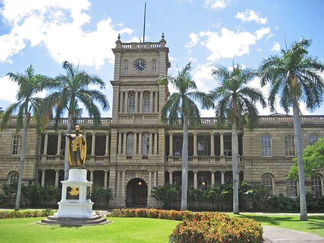 Aliʻiōlani Hale and the Kamehameha Statue, 2007