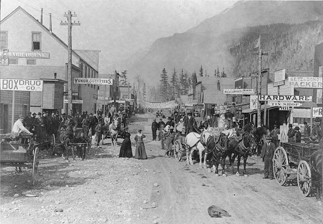 Broadway Avenue, 1898